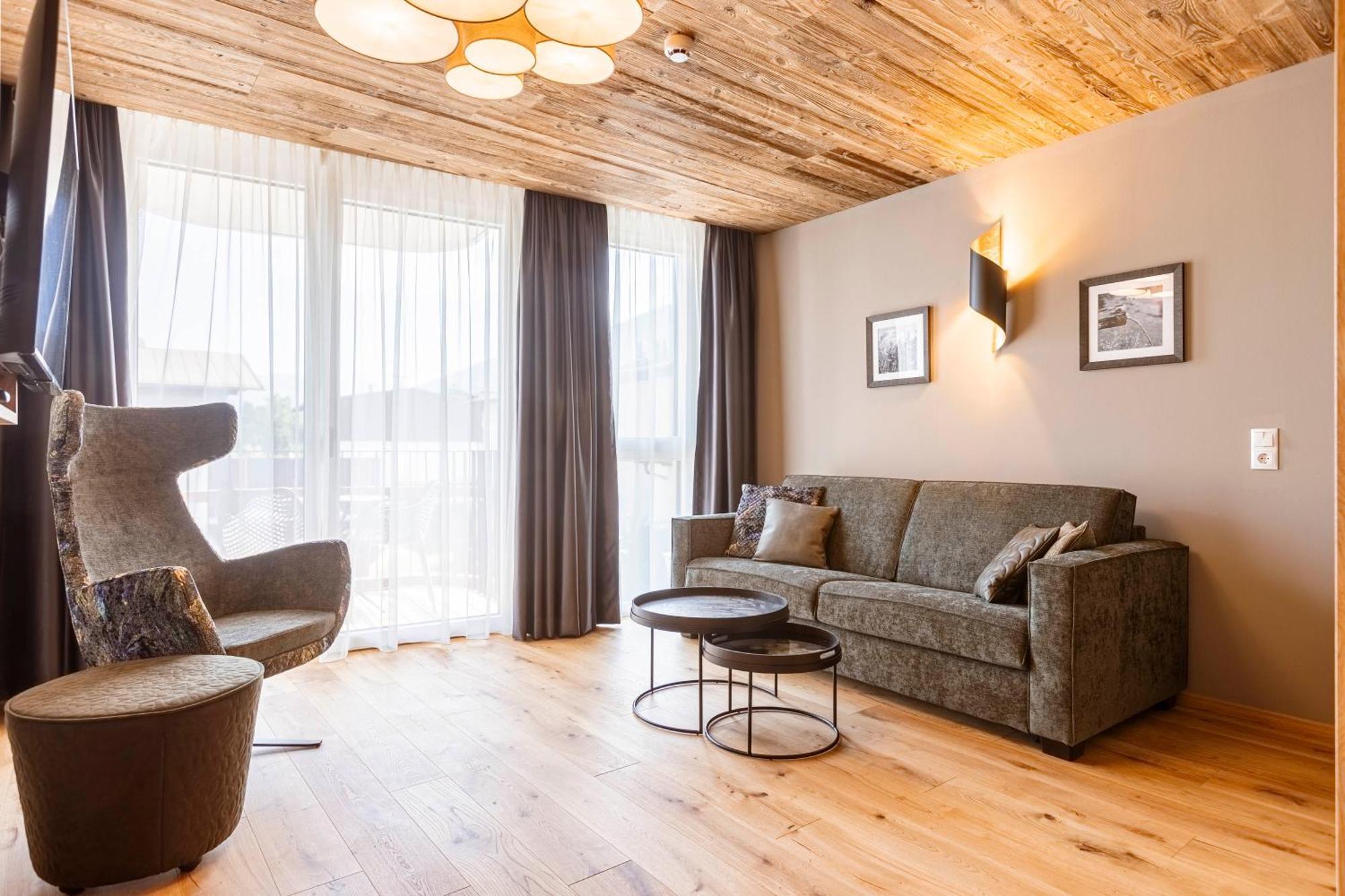 Zillertal Suites Fuegen By Alps Resorts エクステリア 写真